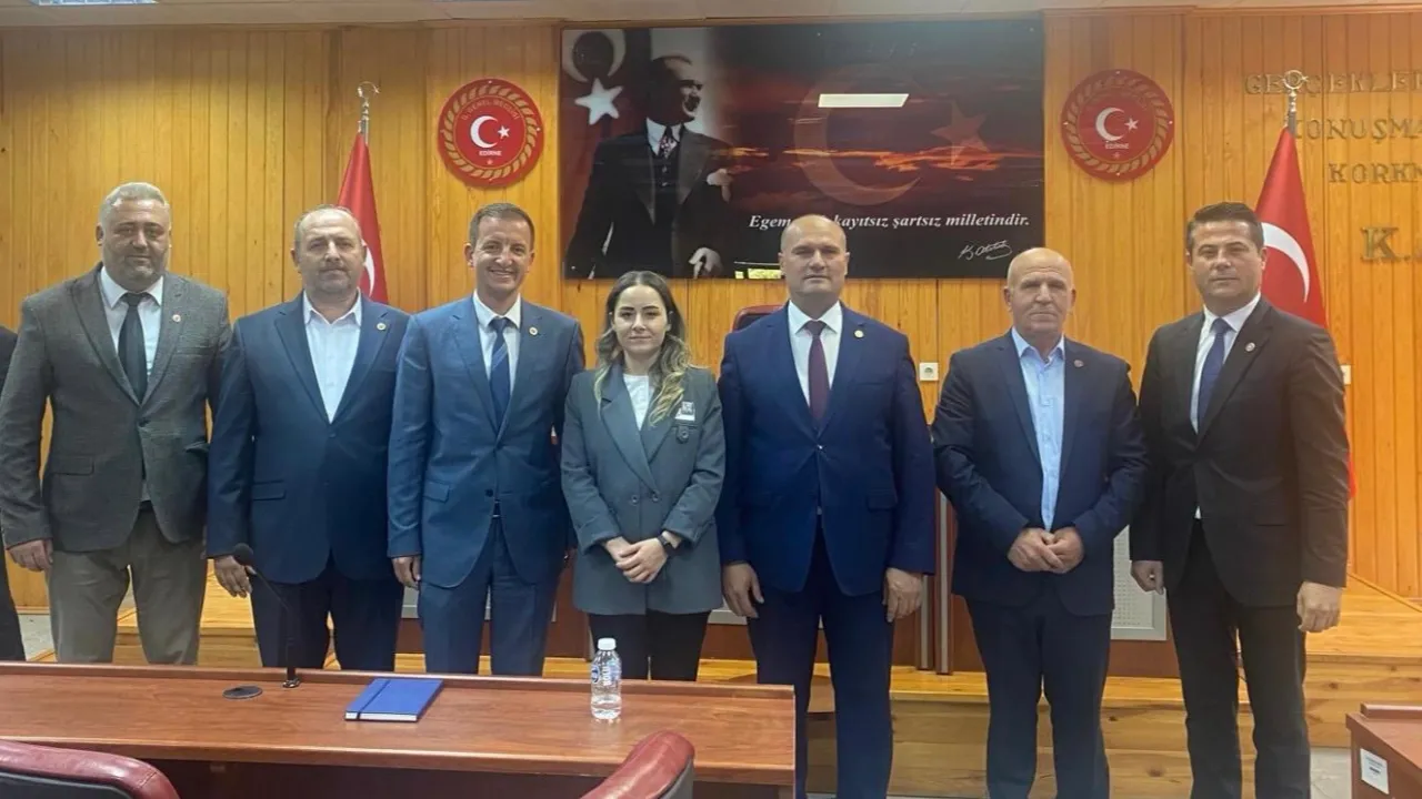 Edirne'de AK Parti İl Genel Meclisi Üyeleri'nden CHP'lilere 'yol' açıklaması