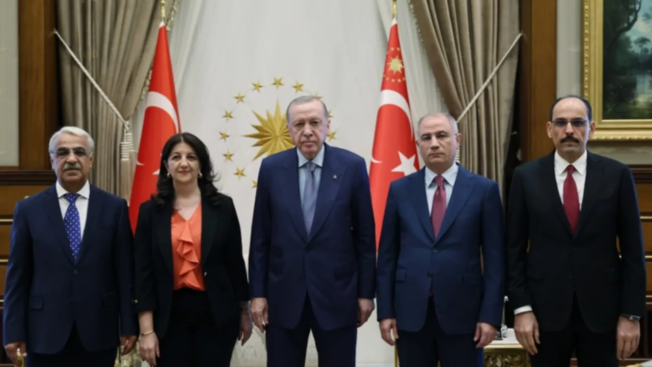 Erdoğan, DEM Parti Heyetini Külliye’de kabul etti