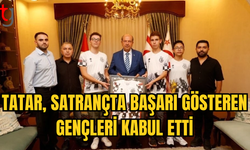 CUMHURBAŞKANI ERSİN TATAR, LEFKOŞA SATRANÇ DERNEĞİ BAŞKANI VE YÖNETİM KURULU ÜYELERİNİ KABUL ETTİ