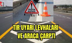 Tır uyarı levhaları ve araca çarptı