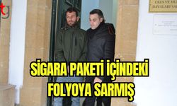 Sigara paketi içindeki folyoya sarmış