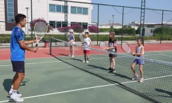 Antalya Büyükşehir Döşemealtı’nda yeni tenis kursu açtı