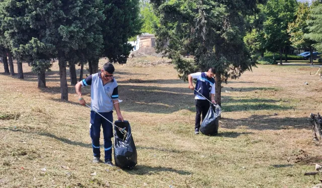 Kocaeli'de park ve bahçelerde sonbahar temizliği