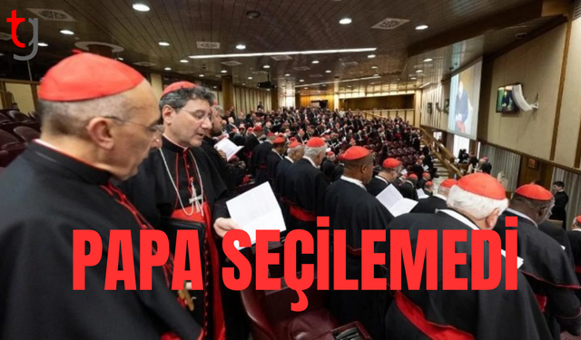Vatikan'da siyah duman: Yeni Papa seçilemedi