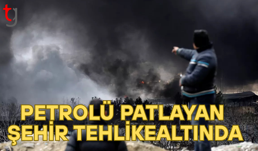 İran’da vurulan petrol deposu gökyüzünü siyah dumana boğdu