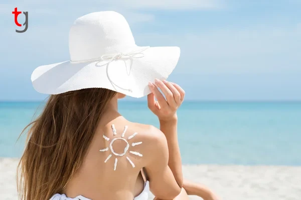 Depositphotos 39423095 Stock Photo Sun Drawn With Suntan Lotion (1)